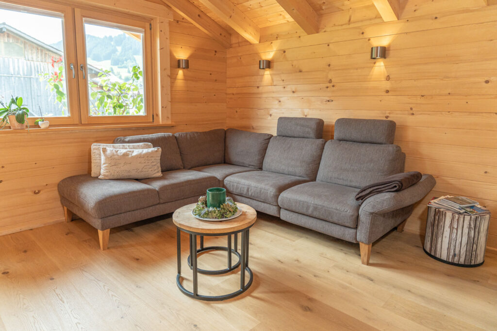 Sitzecke der Ferienwohnung Blockhaus Grünes Herz