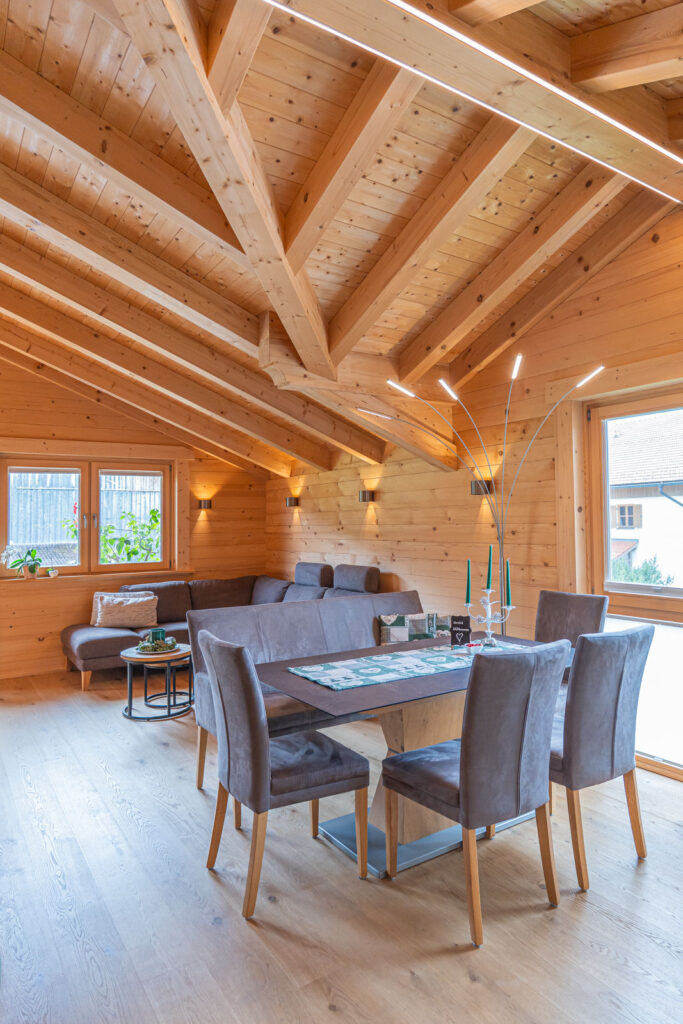 Essbereich der Ferienwohnung Blockhaus Grünes Herz