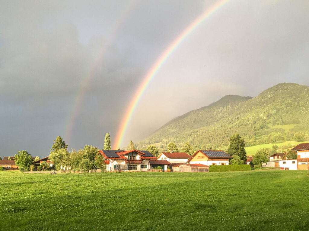 Regenbogen am Blockhaus Grünes Herz