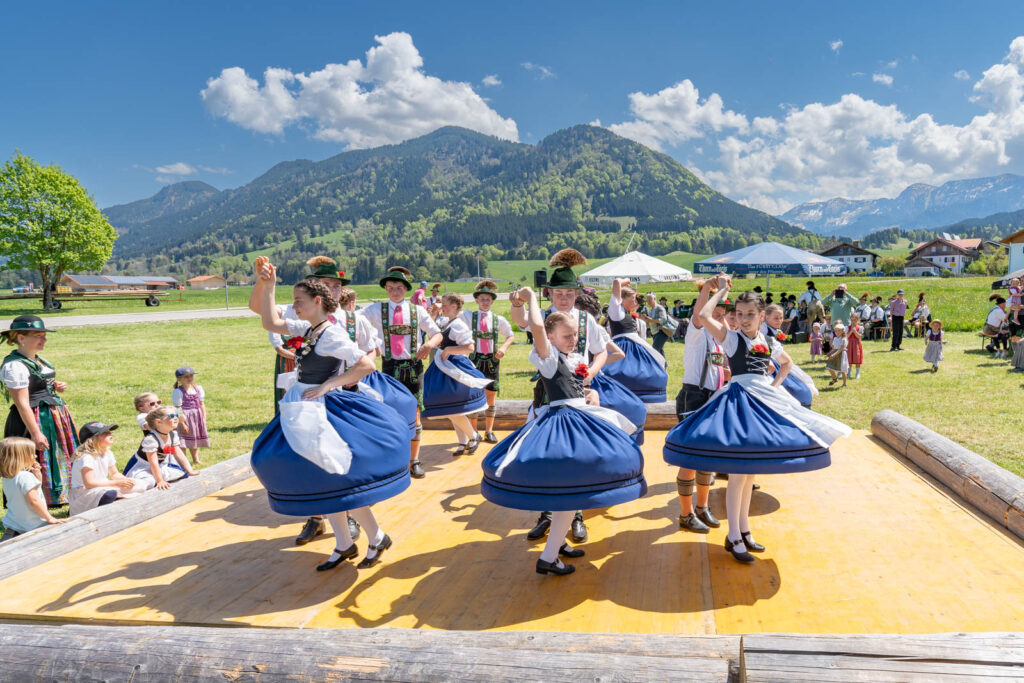 Trachtenverein Hochplatte Buching, Hegratsrieder See Nähe Buching, Foto von Bernhard Bartsch